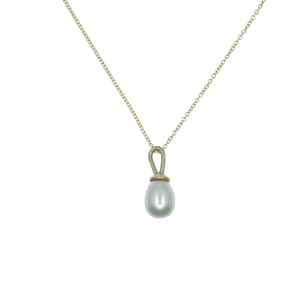 Gold necklace with freshwater pearl