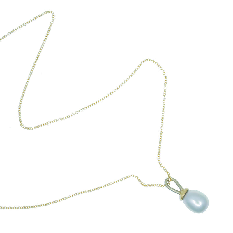 Gold necklace with freshwater pearl